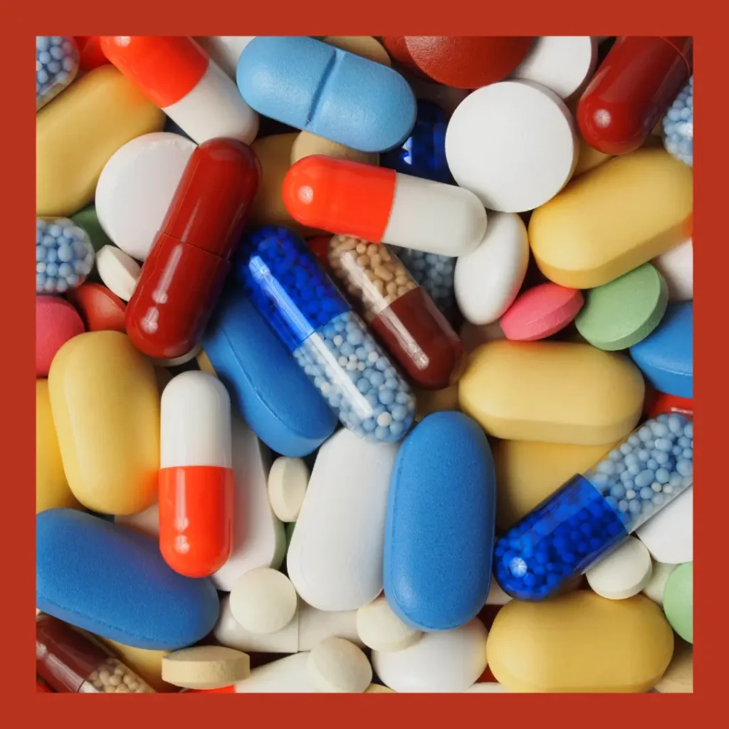 Many different kinds of pills are mixed in a collage.